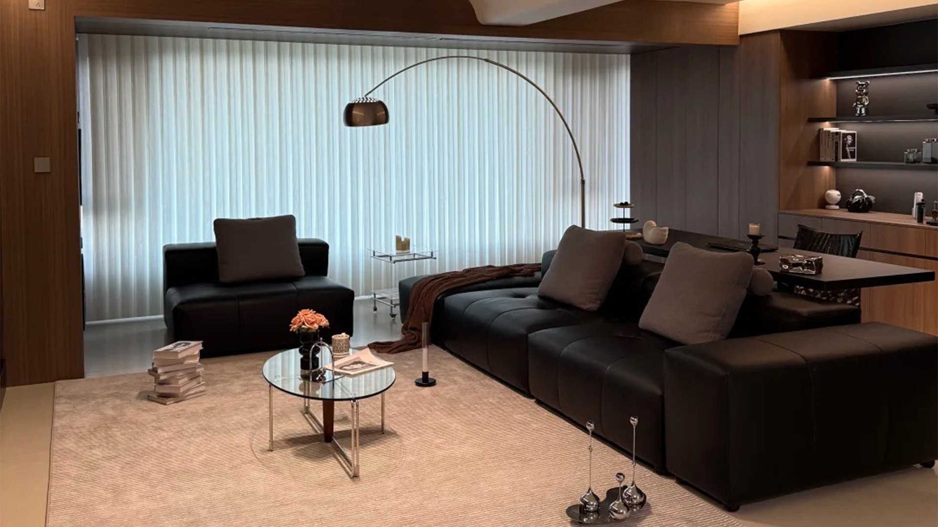 輕奢風(fēng)案例 | 金屬玻璃與中性色調(diào)協(xié)奏，細(xì)節(jié)勾勒高級感